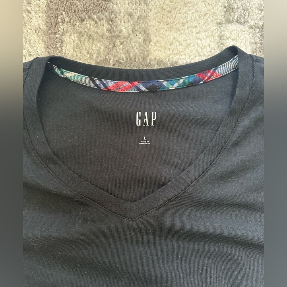GAP women’s true Black V-Neck long sleeve Shirt size large - Picture 2 of 6